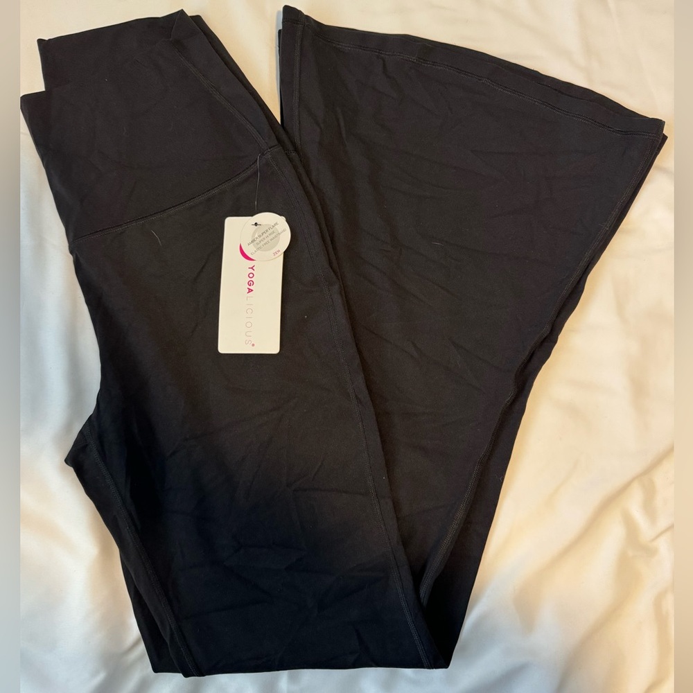 Black yoga pants